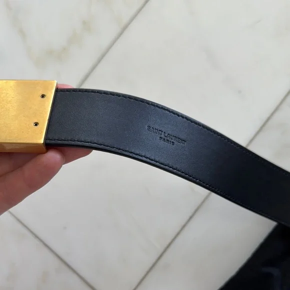 Saint Laurent Black Belt Bag with Luxurious Design - Picture 4 of 5